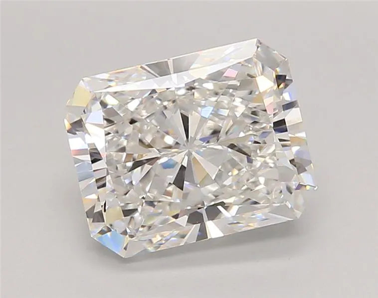3.72ct Radiant Lab Grown Diamond (Colour E, Clarity VVS2, IGI Certified)