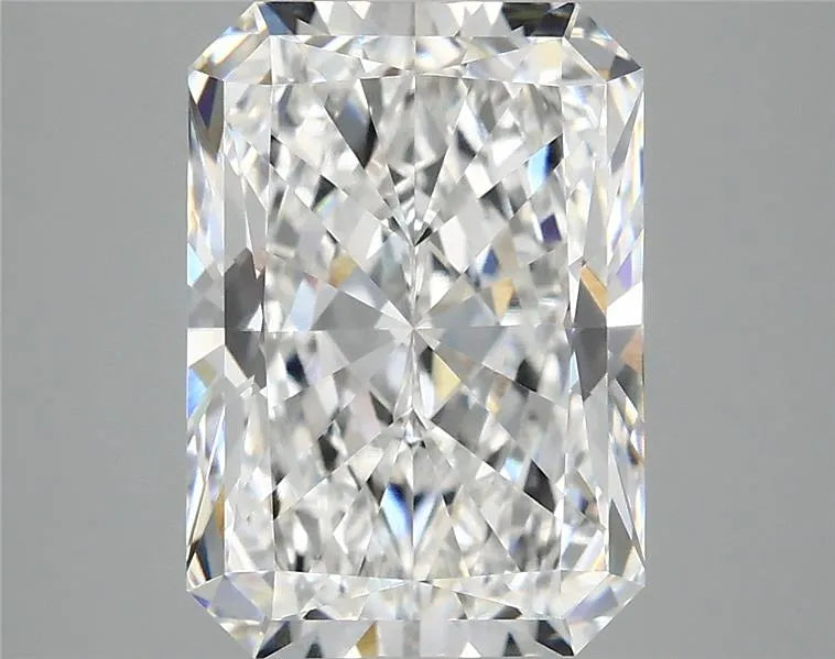 4.16ct Radiant Lab Grown Diamond (Colour E, Clarity VVS1, IGI Certified)