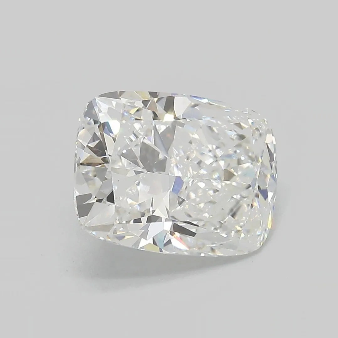 4.32ct Cushion modified Lab Grown Diamond (Colour E, Clarity VVS2, IGI Certified)